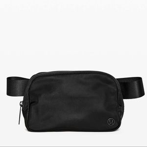 NWT lululemon Everywhere Belt bag black